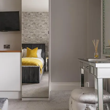 Avalon Luxury Escape- Centre Of