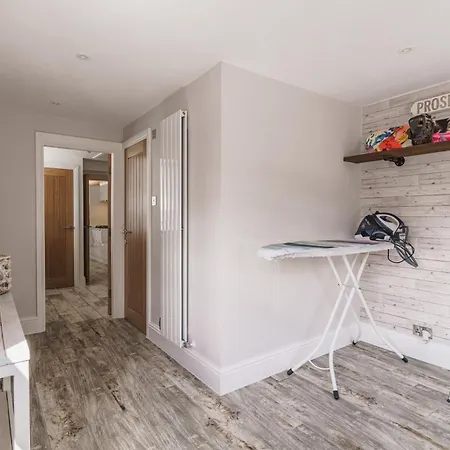 Avalon Luxury Escape- Centre Of